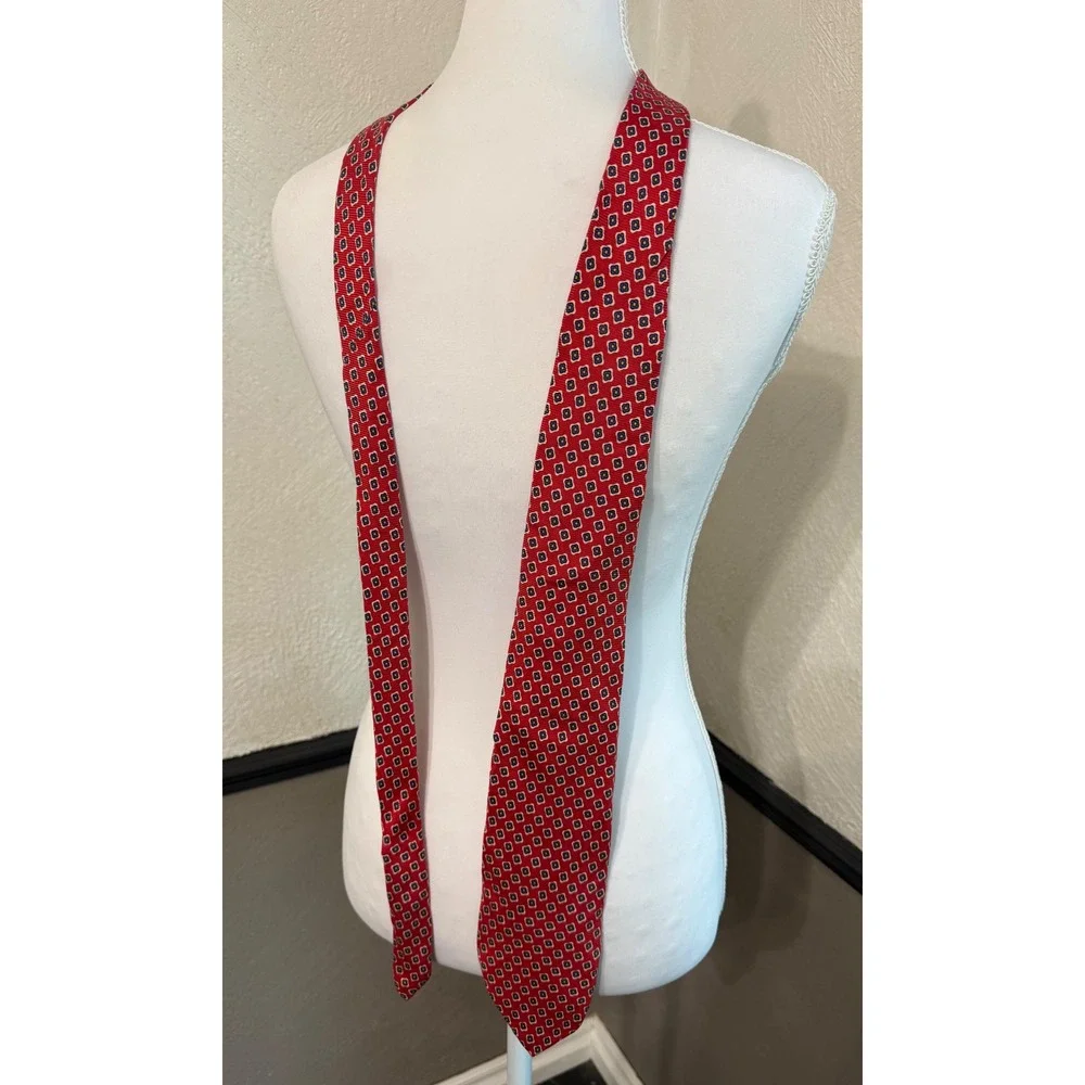 Lauren Ralph Lauren Mens Red Silk Medallion Geometric Necktie Hand Finished USA